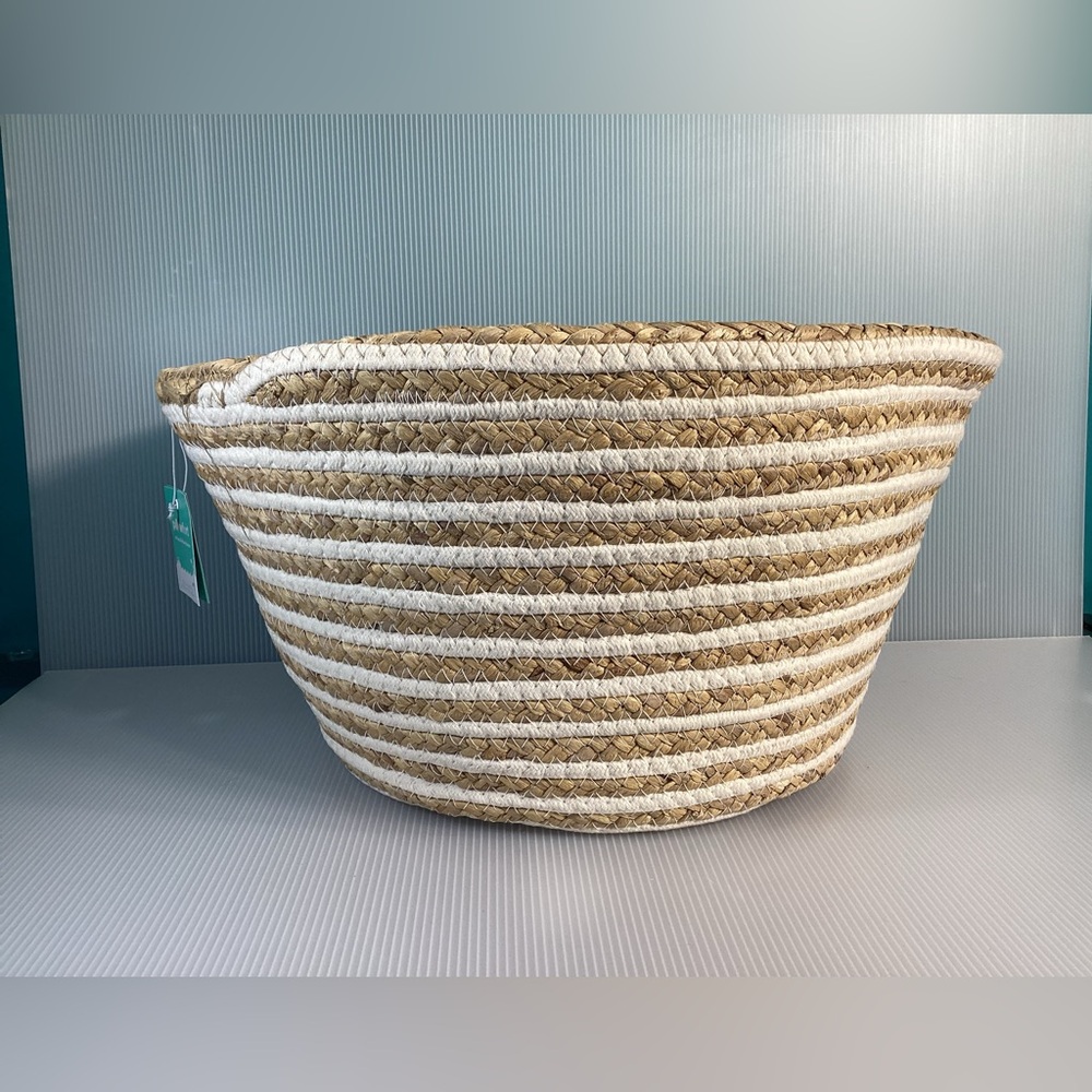 Pillowfort Collapsible Floor Basket